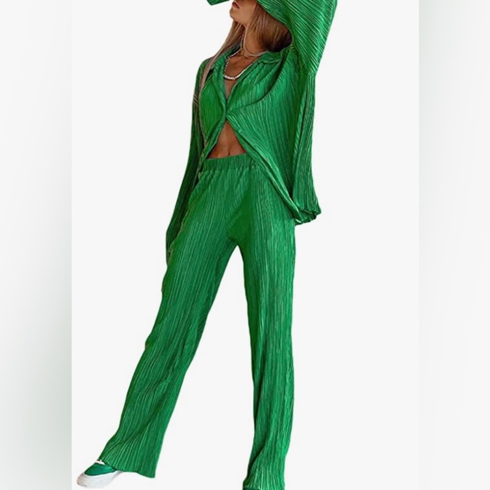 Green two piece set. Lightweight / crinkly